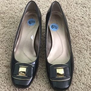 Dark blue tahari pumps size 6.5